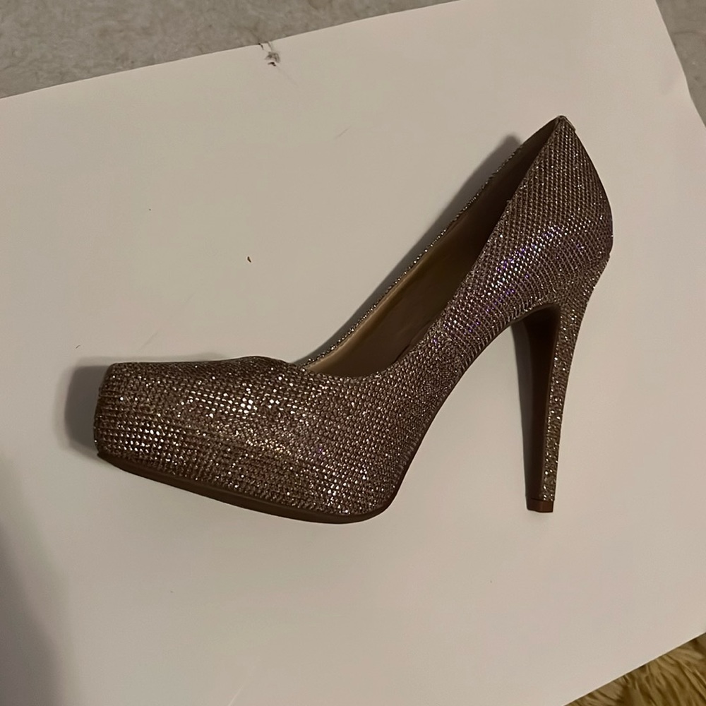 Jessica Simpson gold sparkle pumps size 8.5 never worn
